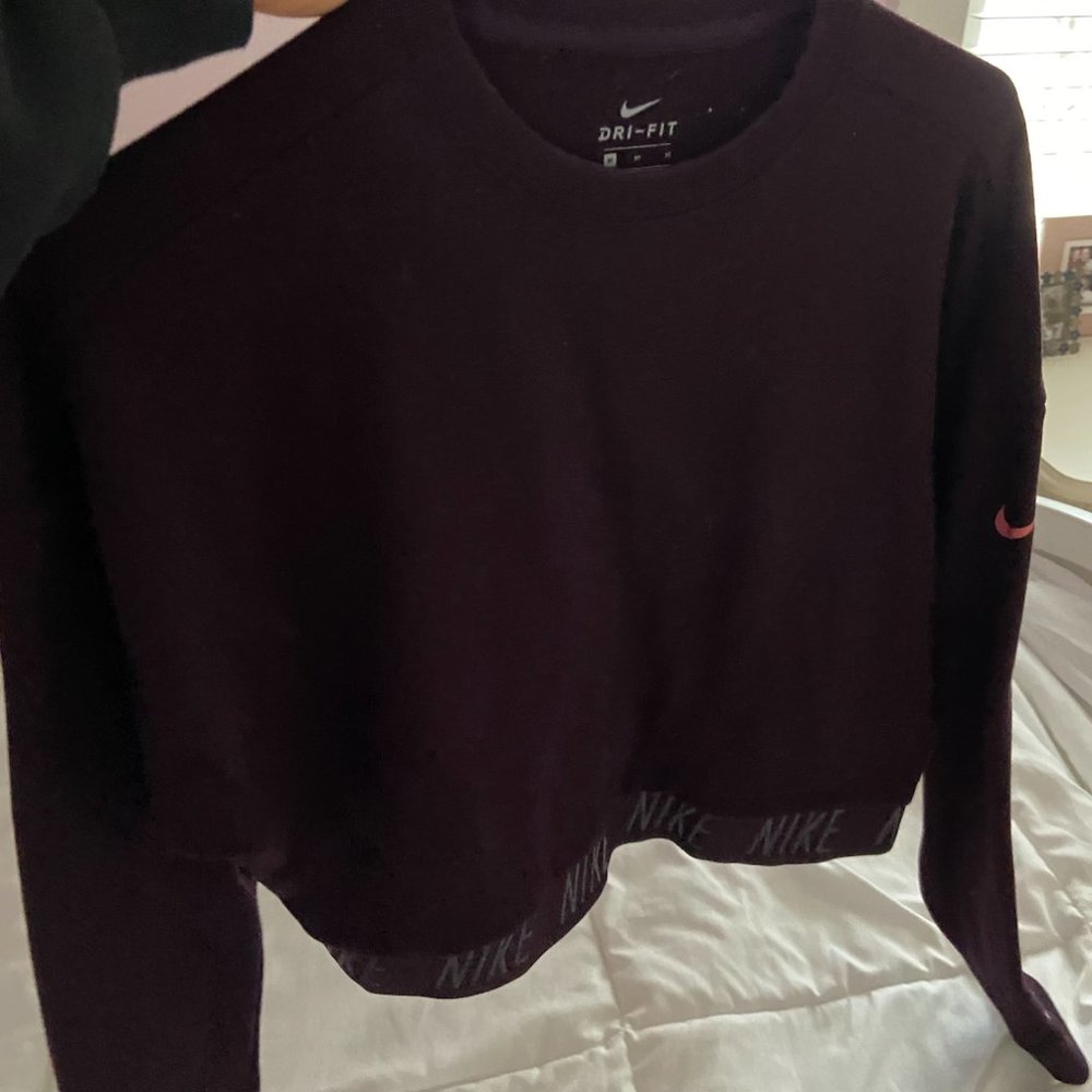 Nike cropped sweatshirt with pink swoosh